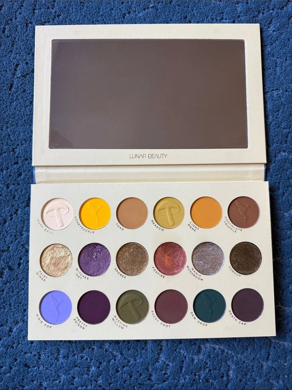 Women's Eyeshadow Palette - Multi-Color Professional Makeup